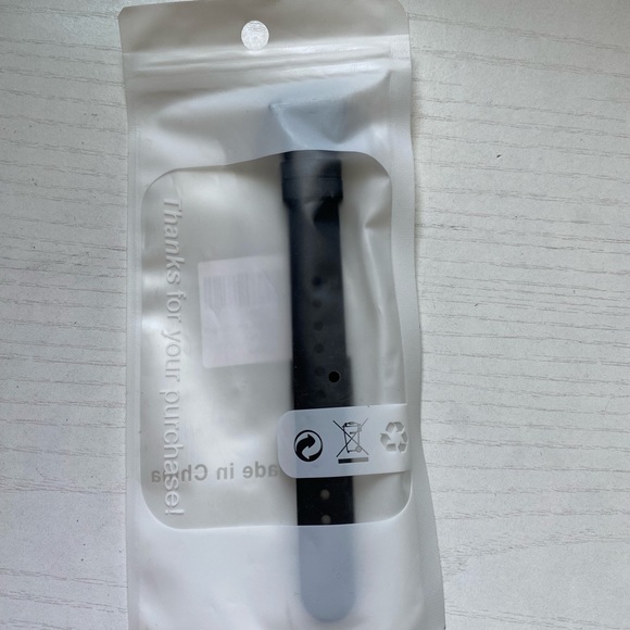 NWT Fitbit Versa 2 Thin Black Replacement Band - Picture 4 of 6